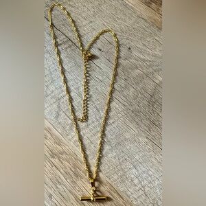 📿Gold Tone Fashion T Bar Necklace. Like New.